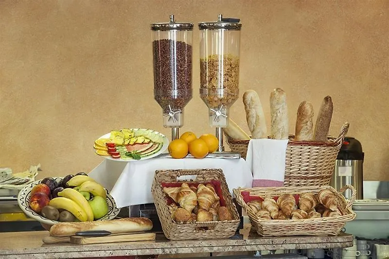 Hostal Es Pi - Emar Hotels Playa Migjorn 3*,