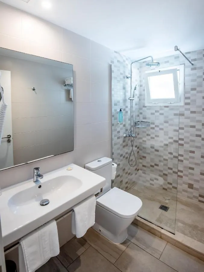 Hostal Es Pi - Emar Hotels Playa Migjorn