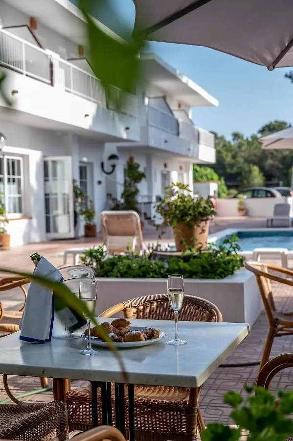Hostal Es Pi - Emar Hotels Playa Migjorn 3*,