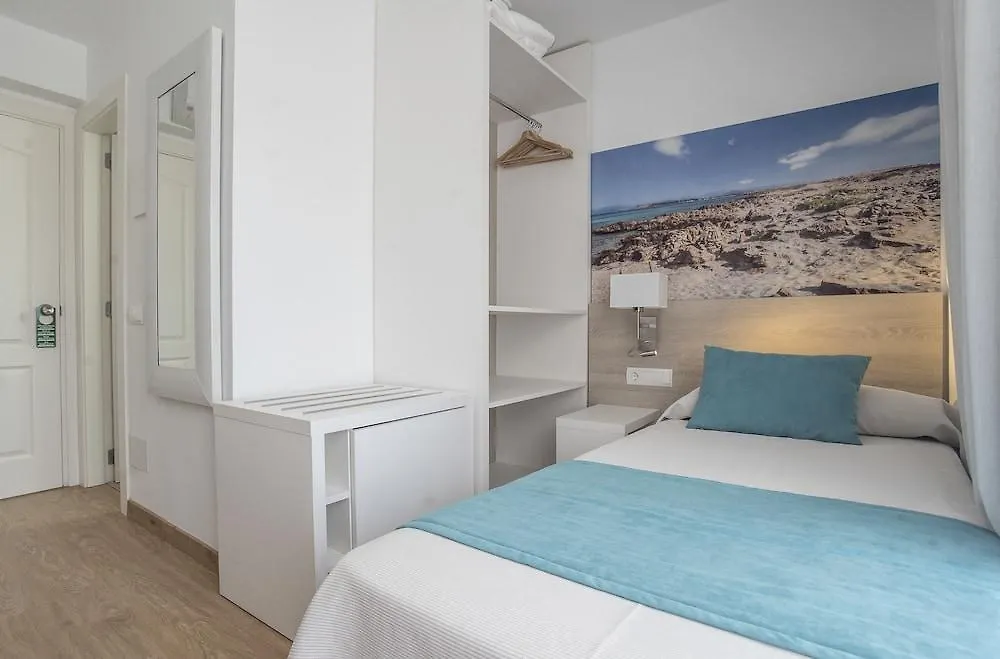 Hostal Es Pi - Emar Hotels Playa Migjorn